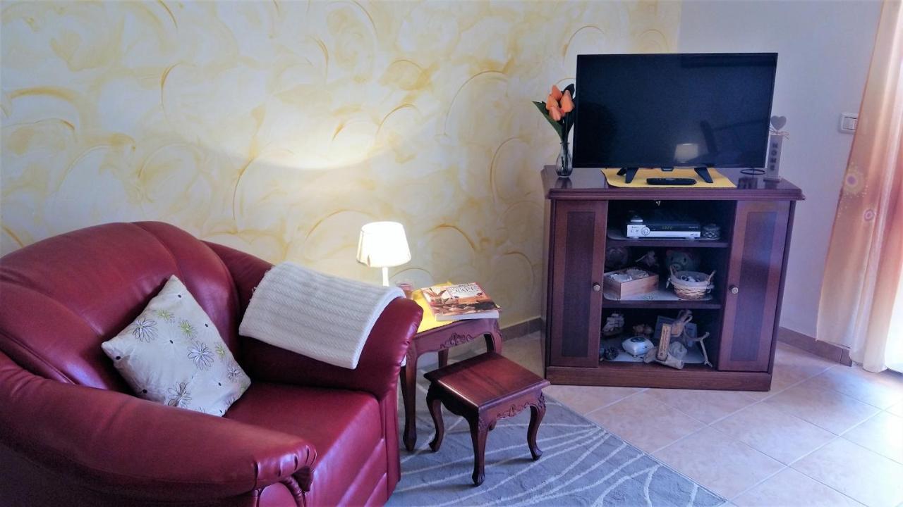 Studio Apartment Lela Ližnjan Exteriör bild